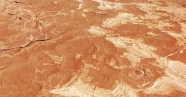 المريخ يكشف عن سر رماده البركاني القديم المتغير