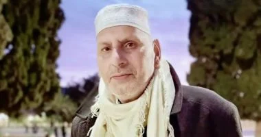 المقدسيون يشيعون جثمان شيخ مؤذني المسجد الأقصى ناجي القزاز بعد مسيرة حافلة بالعطاء