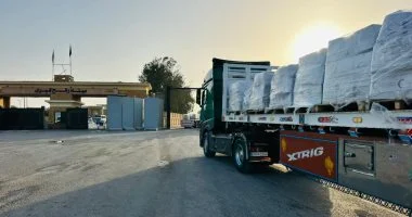 الهلال الأحمر المصري يستقبل الدفعة 36 من المصابين الفلسطينيين ويدفع بـ5590 طن مساعدات لغزة