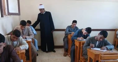 اليوم الخميس.. طلاب «النقل الثانوي الأزهري» يؤدون امتحانات التفسير والنحو والكيمياء والتاريخ بجميع المعاهد
