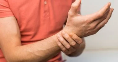 بسيطك لدعم يديك: خطوات فعالة لتخفيف آلام مفاصل اليد