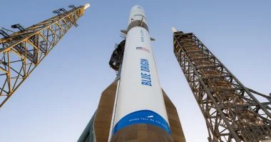 بلو أوريجن تخفق في وضع قمر بصناعي بمدار خاطئ رغم إنجاز إعادة استخدام الصاروخ