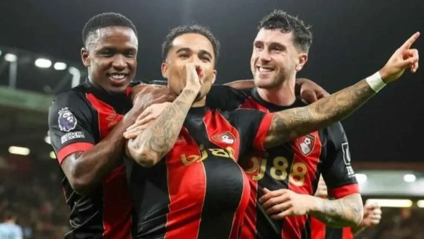 بورنموث يقهر نيوكاسل يونايتد بثنائية ويقترب من المربع الذهبي في الدوري الإنجليزي