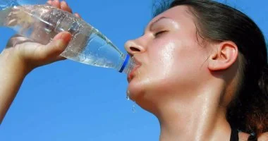 تحذيرات من موجة شديدة الحرارة وخبراء يقدمون إرشادات الوقاية من ضربات الشمس