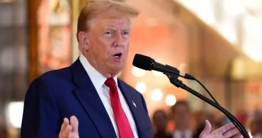 ترامب يرجح عقد اجتماع مع إيران نهاية الأسبوع ويتوقع التوصل لاتفاق خلال أيام