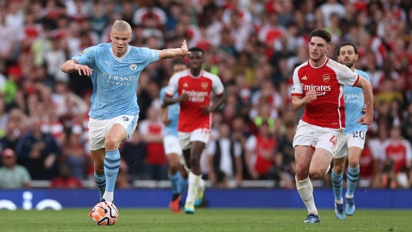 تعادل إيجابي مثير يحسم الشوط الأول بين مانشستر سيتي وأرسنال في الدوري الإنجليزي