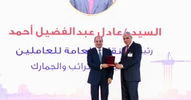 تقديراً لدوره النقابي والتشريعي.. الرئيس السيسي يمنح «عادل عبد الفضيل» وسام العمل من الطبقة الأولى خلال احتفالية عيد العمال 2026