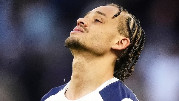 توتنهام يعلن إصابة تشافي سيمونز بالرباط الصليبي وغيابه رسميا عن كأس العالم 2026