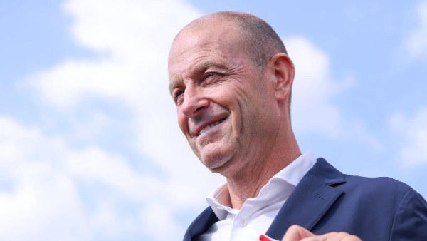 توروب يحذر لاعبي الأهلي من الاعتراض على الحكام قبل مواجهة بيراميدز الحاسمة في الدوري