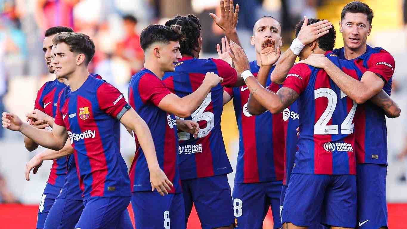 ثنائية فيران توريس تمنح برشلونة التقدم على إسبانيول في الشوط الأول بالدوري الإسباني