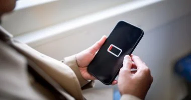 حرارة الصيف القاتلة: احمِ بطارية هاتفك من التلف بهذه النصائح