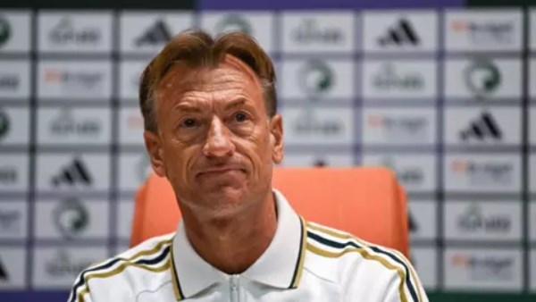 حقيقة مفاوضات الأهلي مع هيرفي رينارد وموقف الإدارة من استمرار ماتياس يايسله وجهازه المعاون