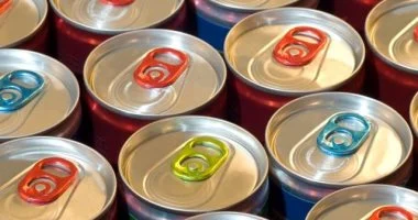 خبراء يحذرون: مشروب شائع يصيب الشباب بتلف الكبد في العشرينيات