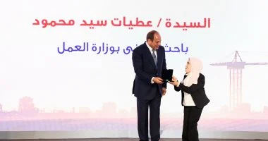 خلال احتفالية عيد العمال.. الرئيس «السيسي» يمنح أوسمة العمل ونوط الامتياز لنخبة من الكوادر العمالية والنقابية