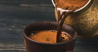 دراسة تكشف: كوبان إلى ثلاثة أكواب قهوة لتخفيف التوتر يوميًا