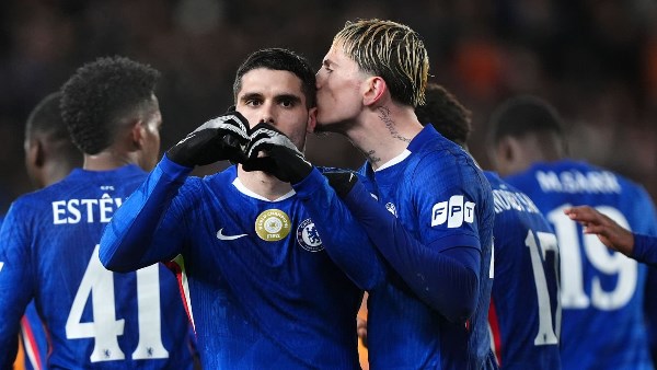 رأسية إنزو تمنح تشيلسي التقدم على ليدز يونايتد في شوط المباراة الأول بنصف نهائي كأس الاتحاد الإنجليزي