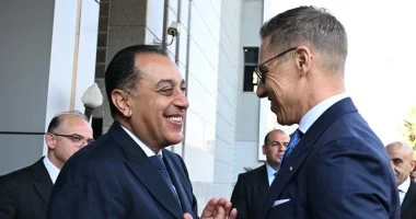 رئيس الوزراء يبحث مع رئيس فنلندا تعزيز التعاون في مجالات التعليم والاتصالات والتكنولوجيا وتطوير الاستثمارات