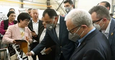 رئيس الوزراء يفتتح مصنعا جديدا للمنسوجات في السخنة باستثمارات تبلغ 6 ملايين دولار