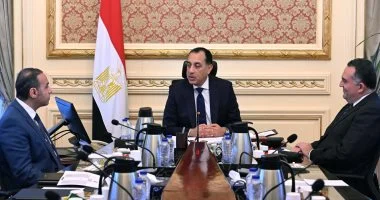 رئيس الوزراء يوجه بالإسراع في إنهاء مشروعات قوانين تنظيم سوق المال المصرية وتطوير البورصة
