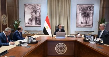 رئيس الوزراء يوجه بتأمين احتياجات السوق من المنتجات البترولية وسداد مستحقات الشركاء الأجانب كاملة