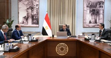 رئيس الوزراء يوجه بتأمين مخزون السلع الأساسية وتشديد الرقابة لضمان وصول الدعم لمستحقيه