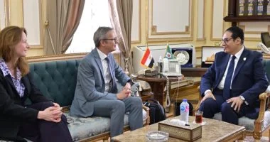 رئيس جامعة القاهرة يبحث مع رئيس جامعة ليدن الهولندية إنشاء برامج دراسية ومشروعات بحثية مشتركة