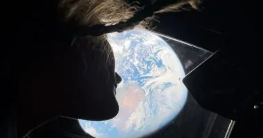 رائدة الفضاء تتعافى من رحلة القمر وتواجه صعوبات في المشي