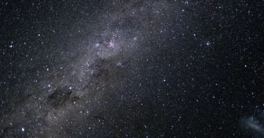 رواد أرتميس 2 يلتقطون صورة نادرة ودقيقة لمجرة درب التبانة من الفضاء