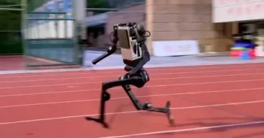 روبوتات صينية تخترق حاجز السرعة وتقترب من أرقام أوسين بولت