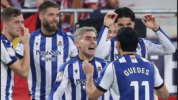 ريال سوسيداد ينهي الشوط الأول متقدماً على أتلتيكو مدريد بثنائية في نهائي كأس الملك