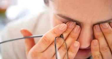 زغللة العين: متى تنذر باضطراب ضغط الدم؟