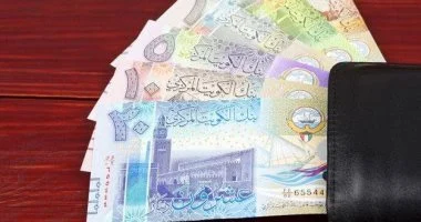 سعر الدينار الكويتي أمام الجنيه المصري اليوم الثلاثاء بمنتصف التعاملات في البنوك المصرية