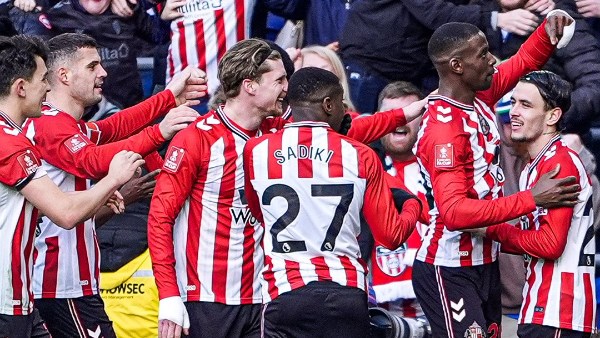 سندرلاند يعمق جراح توتنهام بهدف موكيلي ويقفز للمركز العاشر في الدوري الإنجليزي