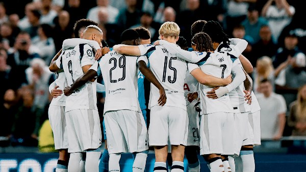 سيمونز وسولانكي يقودان هجوم توتنهام أمام برايتون في الدوري الإنجليزي الممتاز