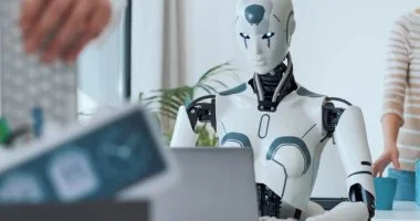 شركة صينية تحول موظفاً سابقاً إلى ذكاء اصطناعي وتثير جدلاً