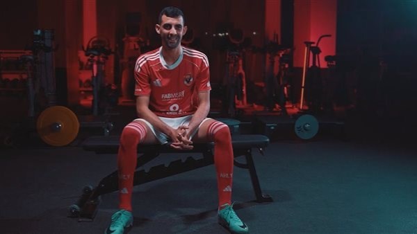 شوبير يعلن انتهاء موسم يوسف بلعمري مع الأهلي وكوكا المرشح الأول لخلافته في الجبهة اليسرى