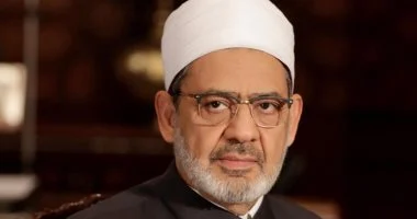 شيخ الأزهر يهنئ البابا تواضروس والمسيحيين بعيد القيامة ويؤكد على قوة الوحدة الوطنية المصرية