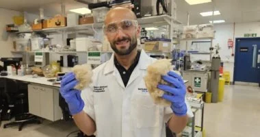 صرخة أمل من الصوف: باحث مصري يطور مادة مبتكرة لإصلاح العظام