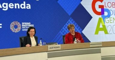 صندوق النقد يخفض توقعات نمو الاقتصاد العالمي إلى 3.1% ويحذر من ارتفاع التضخم