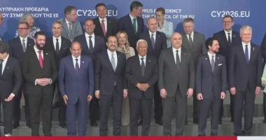 صورة تذكارية للرئيس السيسي مع القادة المشاركين في الاجتماع العربي الأوروبي بقبرص