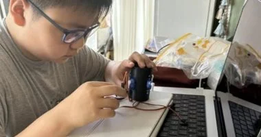 صيني يبلغ 14 عامًا يبتكر محرك طائرة نفاثة بتصميم ذاتي