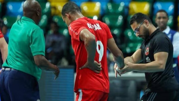 طبيب طائرة الأهلي: 7 غرز تبعد محمد عسران أسبوعين.. ولا إصابات في الأوتار أو العظام