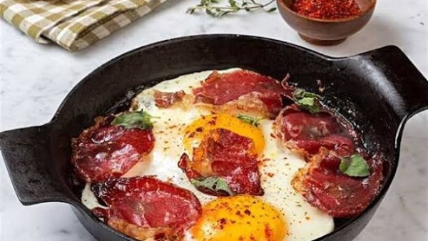 طريقة تحضير البسطرمة في المنزل بخطوات بسيطة تضمن جودة الطعم ونظافة المكونات