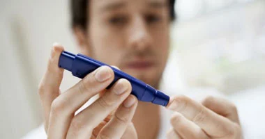 علامات تحذيرية لارتفاع سكر الدم والمضاعفات وكيفية التحكم بالمرض