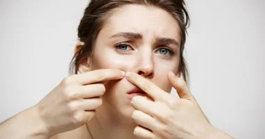 علامات جلدية تكشف مشاكل الكبد وطرق حمايته