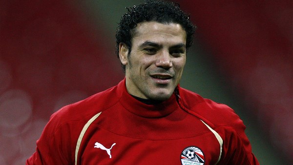 عمرو زكي يدافع عن ناصر منسي ويؤكد أحقية مهاجم الزمالك في الدعم بدلا من الانتقاد