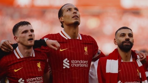 فان دايك يودع محمد صلاح وروبرتسون برسالة مؤثرة بعد إعلان رحيلهما عن ليفربول