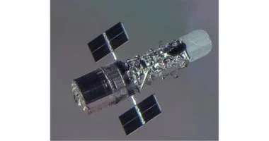 قمر صناعي يحتفي بـ36 عامًا من استكشاف هابل بصورة فريدة