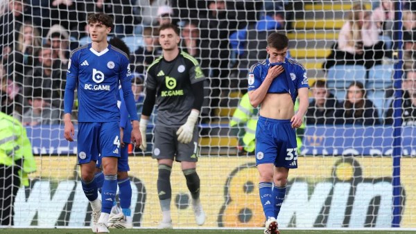 ليستر سيتي يعاني بشدة في صراع البقاء بعد تأييد خصم 6 نقاط