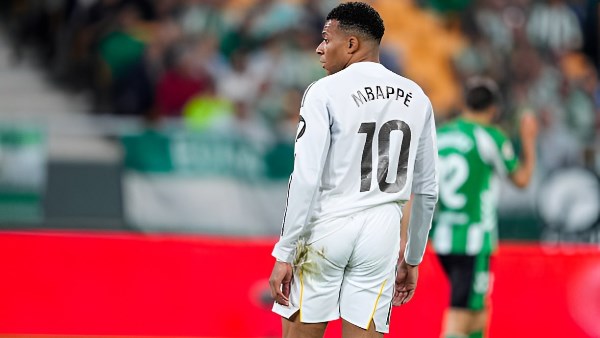 مبابي يقتحم نادي الـ100 مع ريال مدريد ويغادر مباراة بيتيس مصابا بالإجهاد